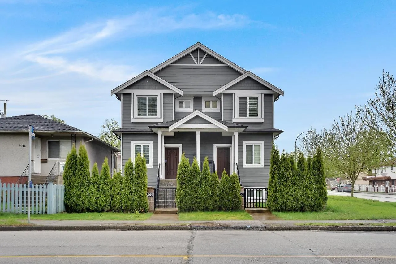 Holiday home Family-Friendly, 3 Bed House - Private Backyard-Central Location Vancouver