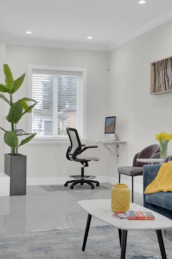 Family-Friendly, 3 Bed House - Private Backyard-Central Location Vancouver Holiday home