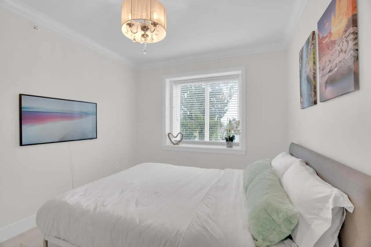 Family-Friendly, 3 Bed House - Private Backyard-Central Location Vancouver Holiday home
