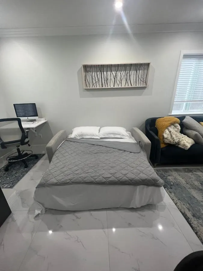 Family-Friendly, 3 Bed House - Private Backyard-Central Location Vancouver 0*,