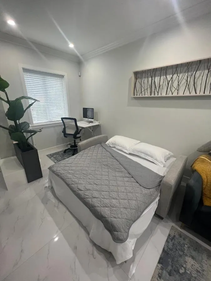 Family-Friendly, 3 Bed House - Private Backyard-Central Location Vancouver Holiday home